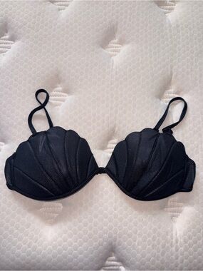 157. Leg Avenue Black Shell Cup Bra